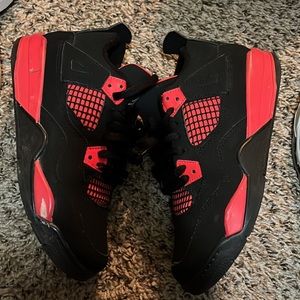 Red && Black 4s
